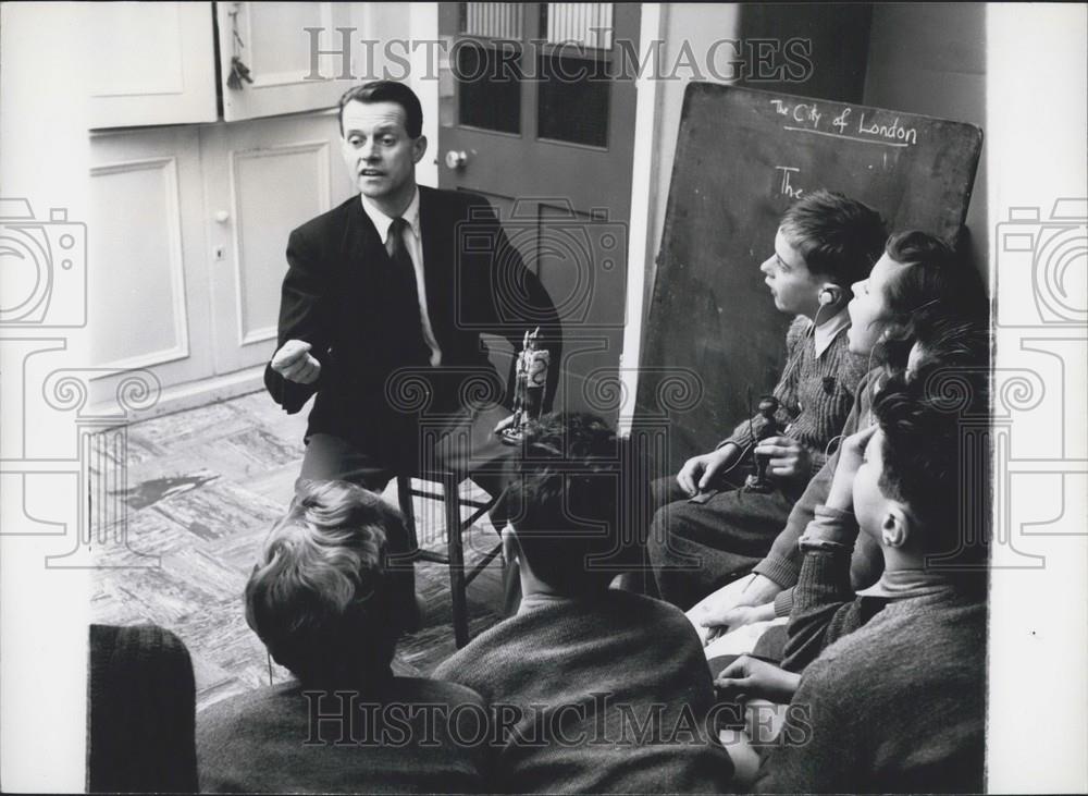 Press Photo Road School for the Deaf, Dennis Uttley - Historic Images