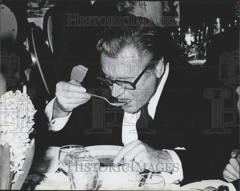 1974 Press Photo Ex. governor Rockefeller  at Tribute to Savits. - Historic Images