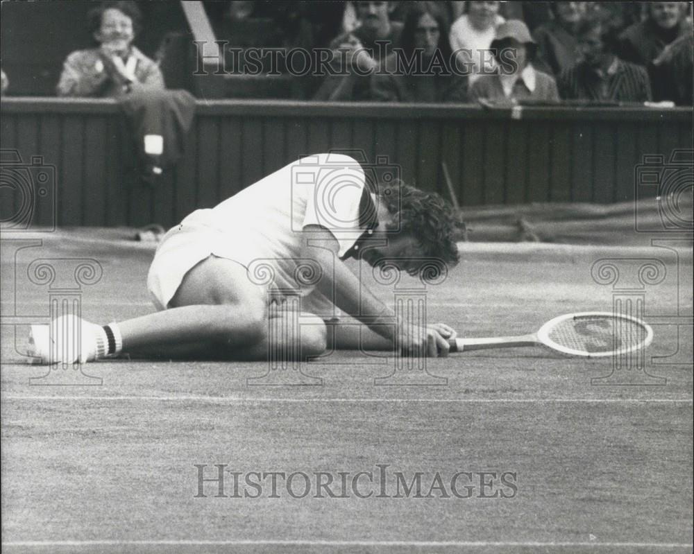 1974 Press Photo John Newcombe, Wimbledon Tennis Championship - Historic Images