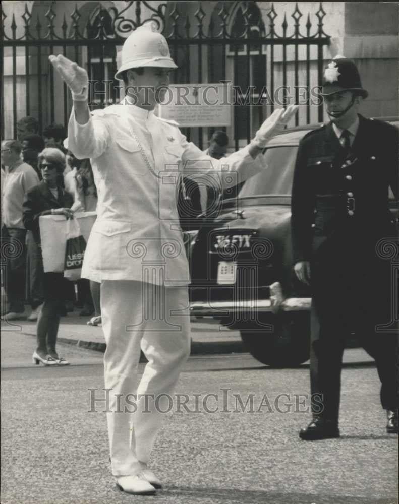 1970 Press Photo Dancing Yugoslav Policeman Jovan Bulj - Historic Images