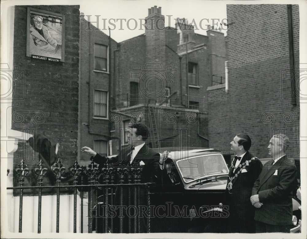 Press Photo Eamon Andrews Mayor Chelsea Edmiston Wing Commander Byrne Redburn - Historic Images