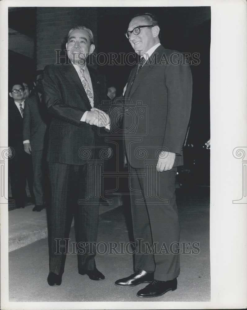 1972 Press Photo Kissinger Japan Prime Minister Eisaku Sato Tokyo - Historic Images