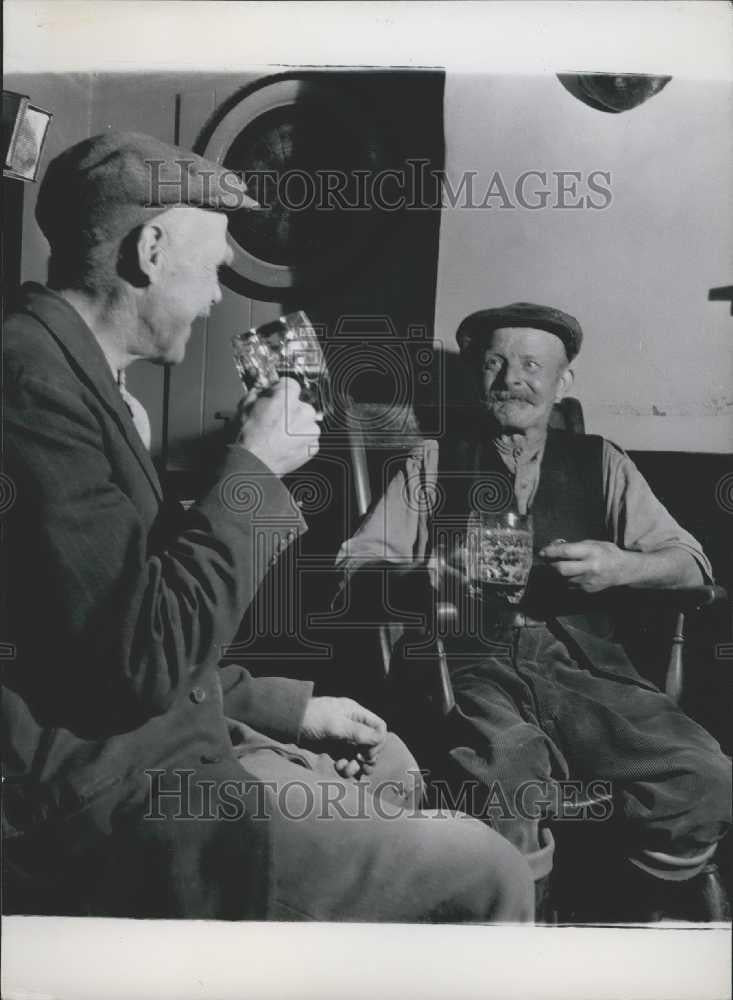 Press Photo Long Crendon-Coronation Village At Chandos Arms - Historic Images