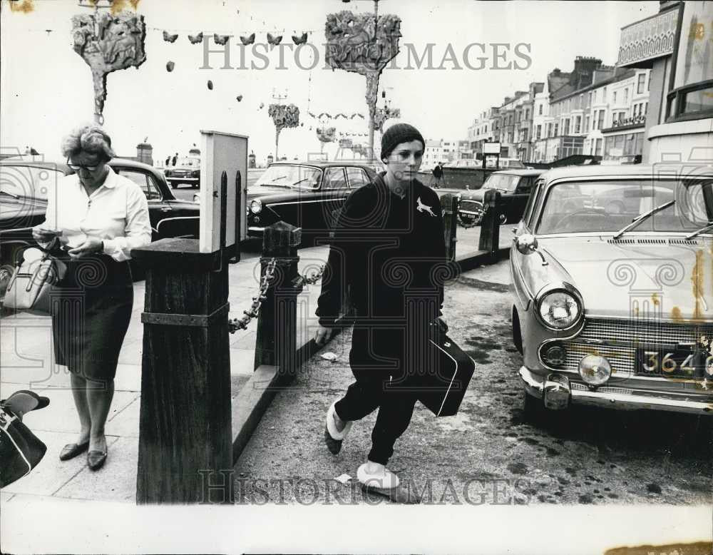 Press Photo Karen Muir South African Swimmer Derby Baths Blackpool - Historic Images