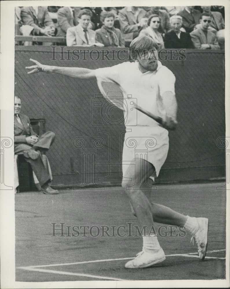 1954 Press Photo Denmark Vs USA At Tennis Torben Ulrich Beats Vic Seixas - Historic Images