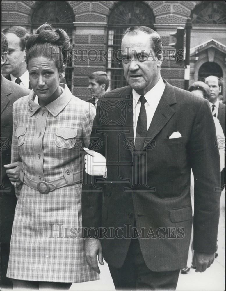 1970 Press Photo Alick McKay, Daughter Diane Dyer, News of the World - Historic Images