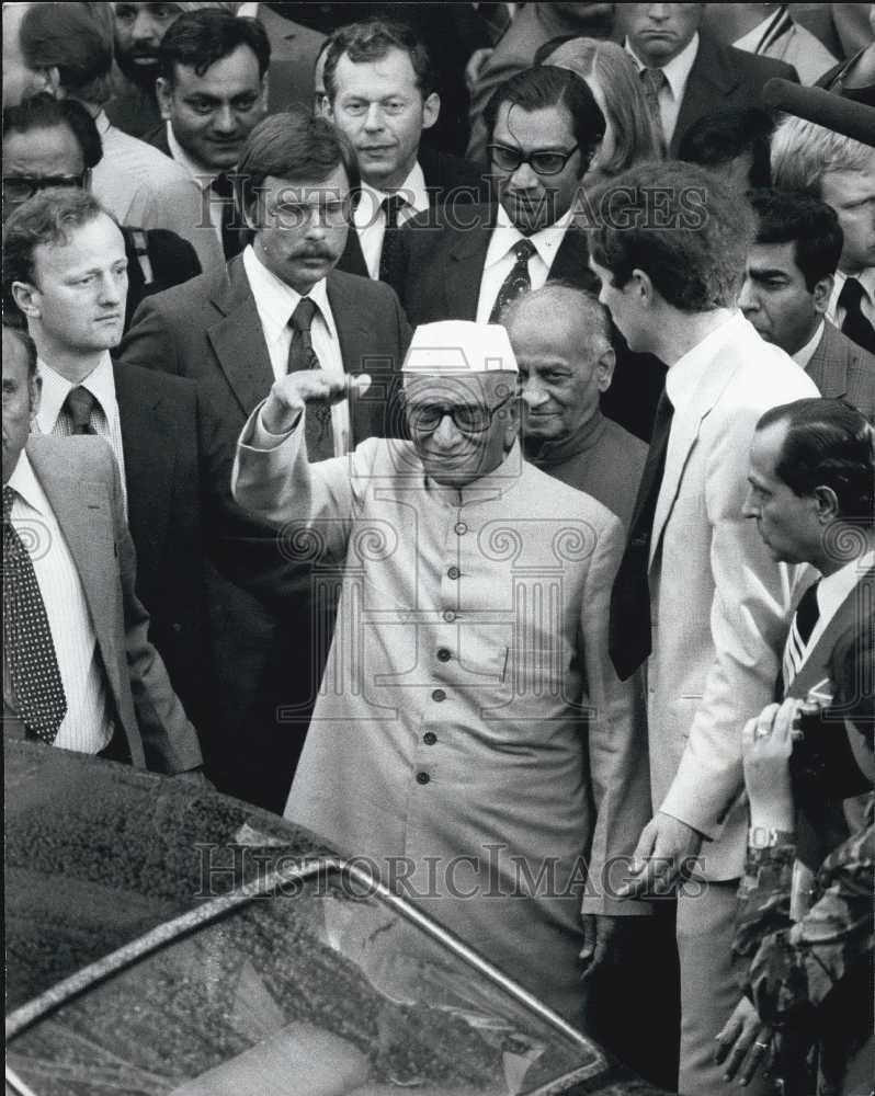 1978 Press Photo Prime Minister Desai At Southall Town Hall For Protest Meeting - Historic Images