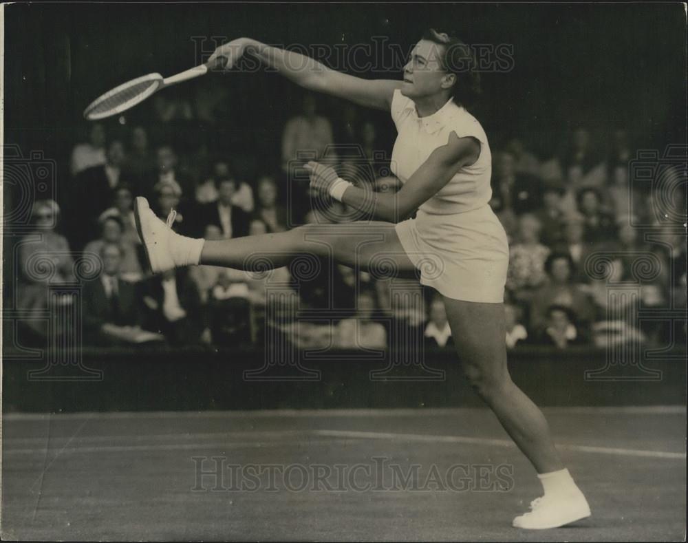 Press Photo British Tennis Player Pat Ward - Historic Images