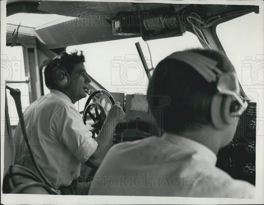 1962 Press Photo &quot;Flying Crab&quot; Hovercraft begins passengers service - Historic Images