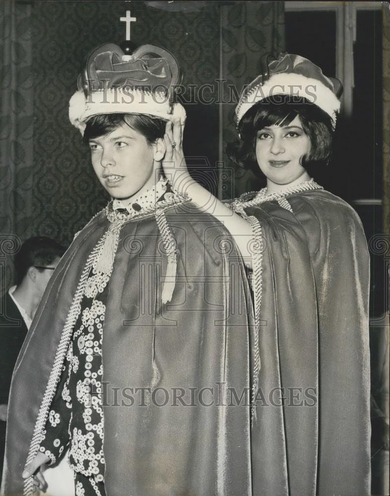 1963 Press Photo George Hitchen Youngest Pearly King Hoxton Sister Carole - Historic Images