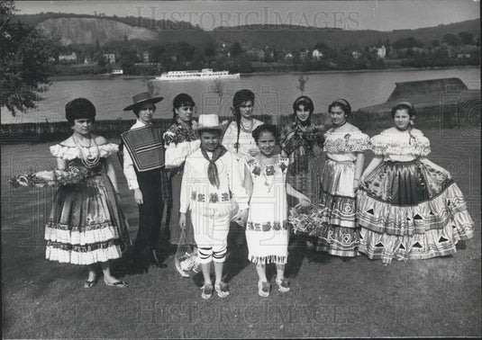 1963 Press Photo National Costume Fashion Parade At Bonn Germany_Spanish Attire - Historic Images