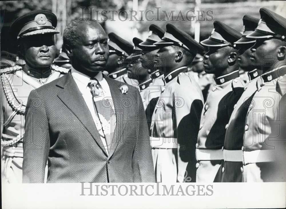 1979 Press Photo President Daniel Arap Moi Kenya Mulingle Inspects Guard Honor - Historic Images