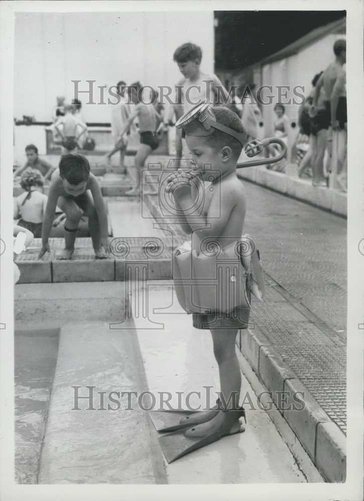 Press Photo Jeffrey Schouten at Roehampton Swimming Pool - Historic Images