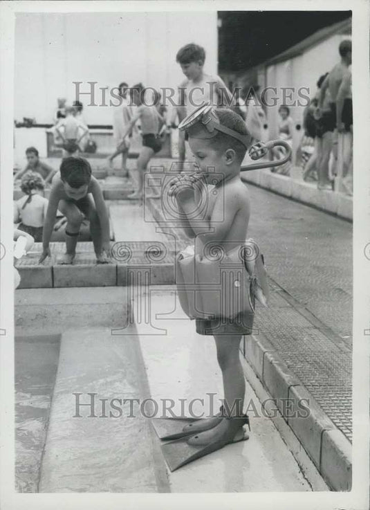 Press Photo Jeffrey Schouten at Roehampton Swimming Pool - Historic Images