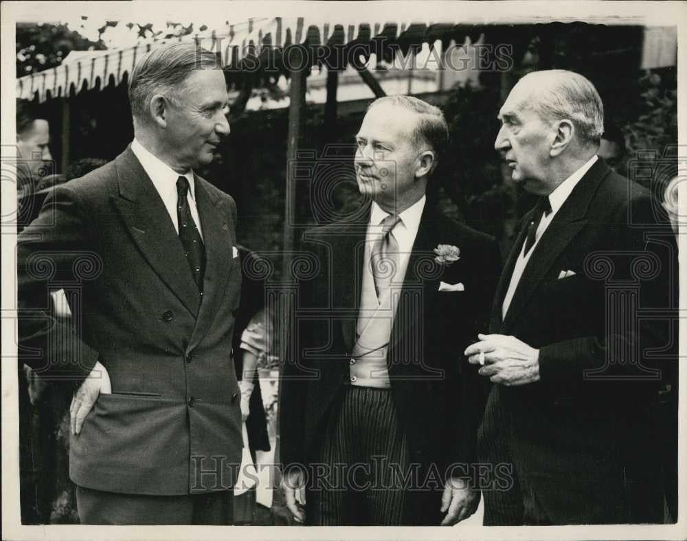 1953 Press Photo  Australian High Commissioner Sir Thomas White &amp; Wife - Historic Images