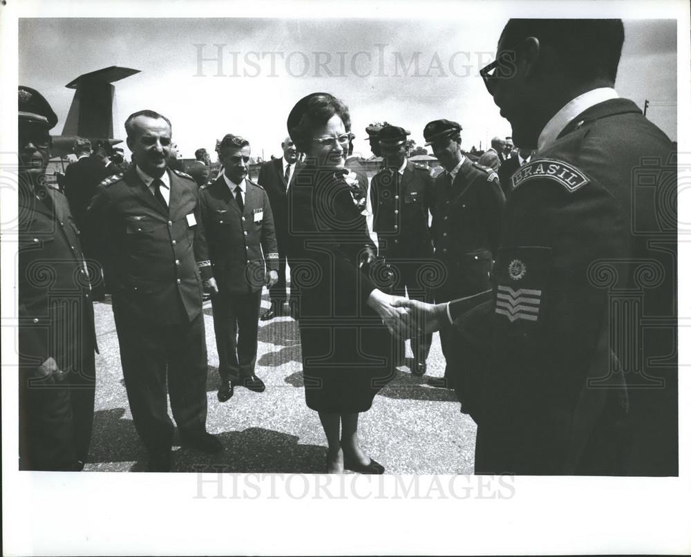 1968 Press Photo De Havilland Canada Hands Over First Buffalo - Historic Images