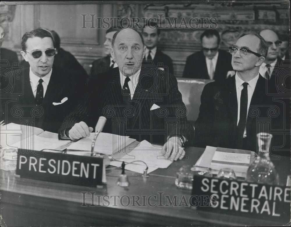 1964 Press Photo Economic Developmet Organisation Meeting In Paris - Historic Images