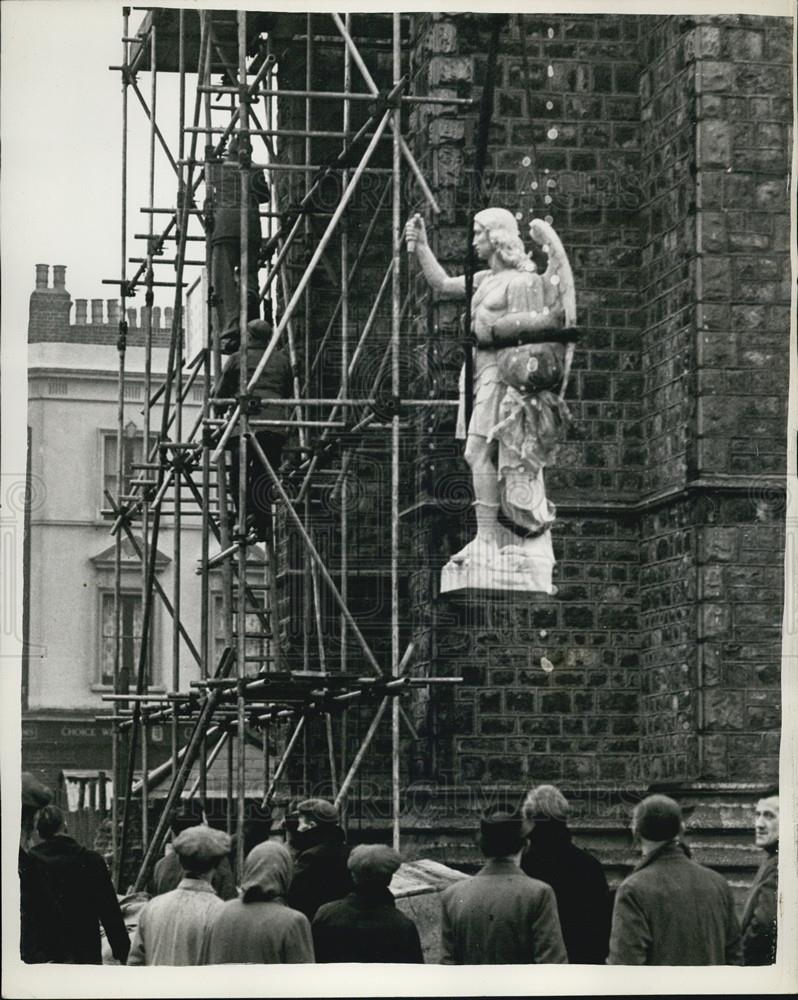 1957 Press Photo Statues from Italy  for  restored Church in East London - Historic Images