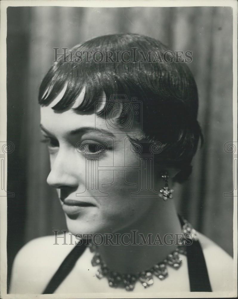 Press Photo  June Duncan models the Ã¢Mark AnthonyÃ¢  hairstyle - Historic Images