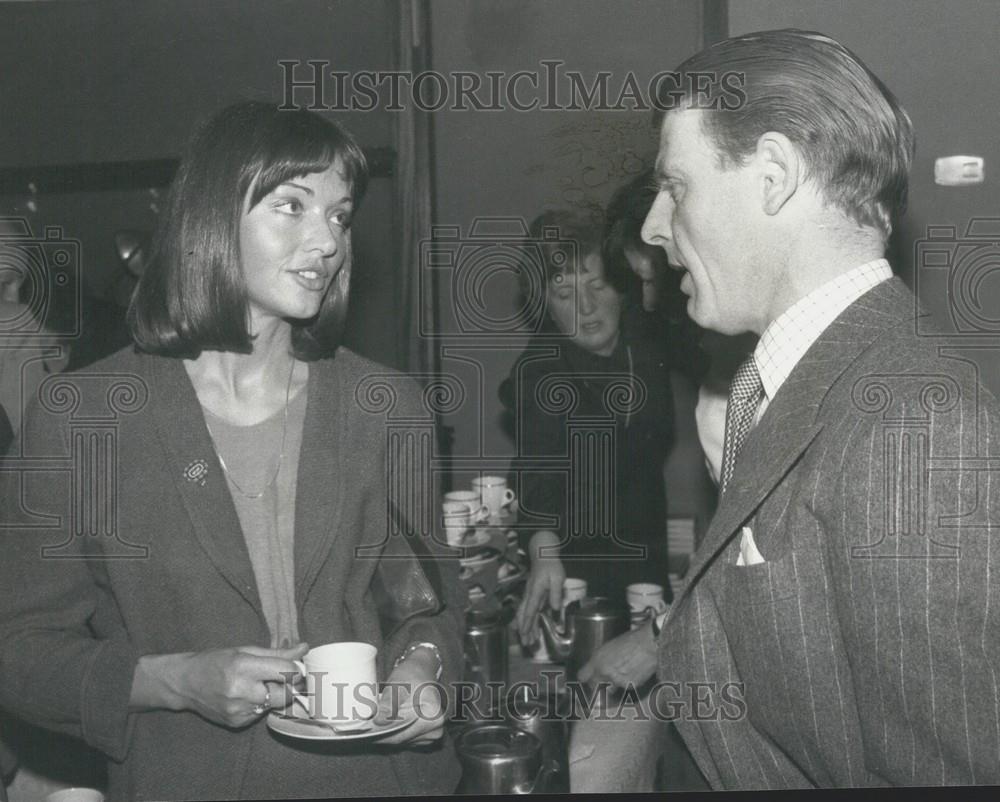 1980 Press Photo Newscaster Anna Ford and Actor Edward Fox - Historic Images