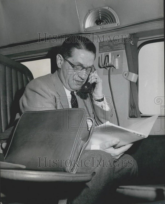 Press Photo American businessman in Belgium travels by helicopter - Historic Images