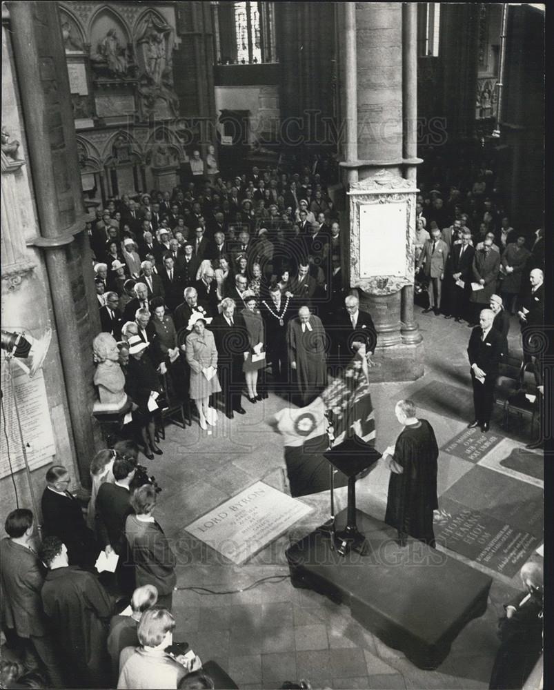 1969 Press Photo Lord Byron Memorial, Westminster Abbey - Historic Images