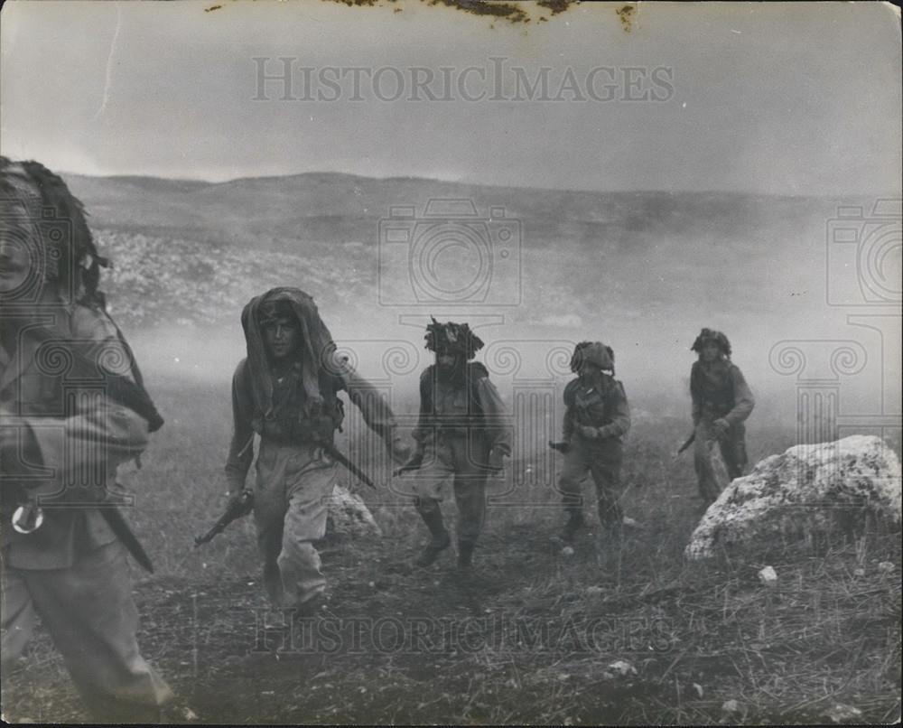 Press Photo Israeli Commando Troops Training Smoke Assault Course Israel - Historic Images