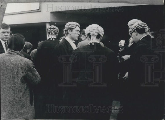 1964 Press Photo A group of barristers enjoy a cup of tea at the W.V.S. canteen - Historic Images
