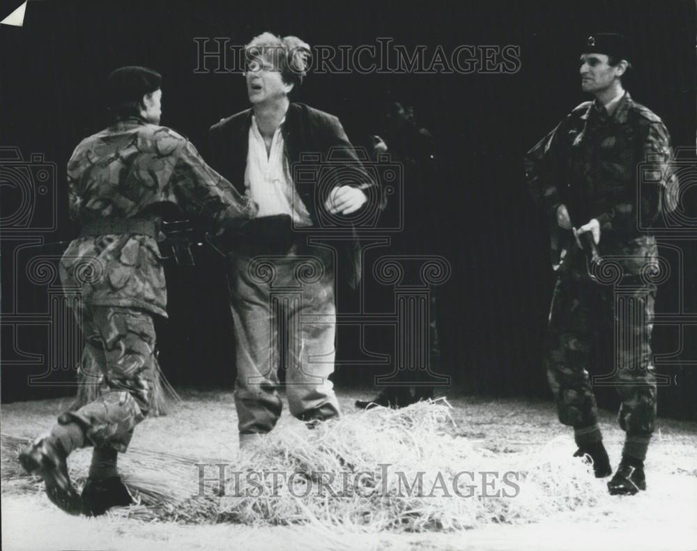 1976 Press Photo Howard Brenton's play with explicit sex scenes - Historic Images