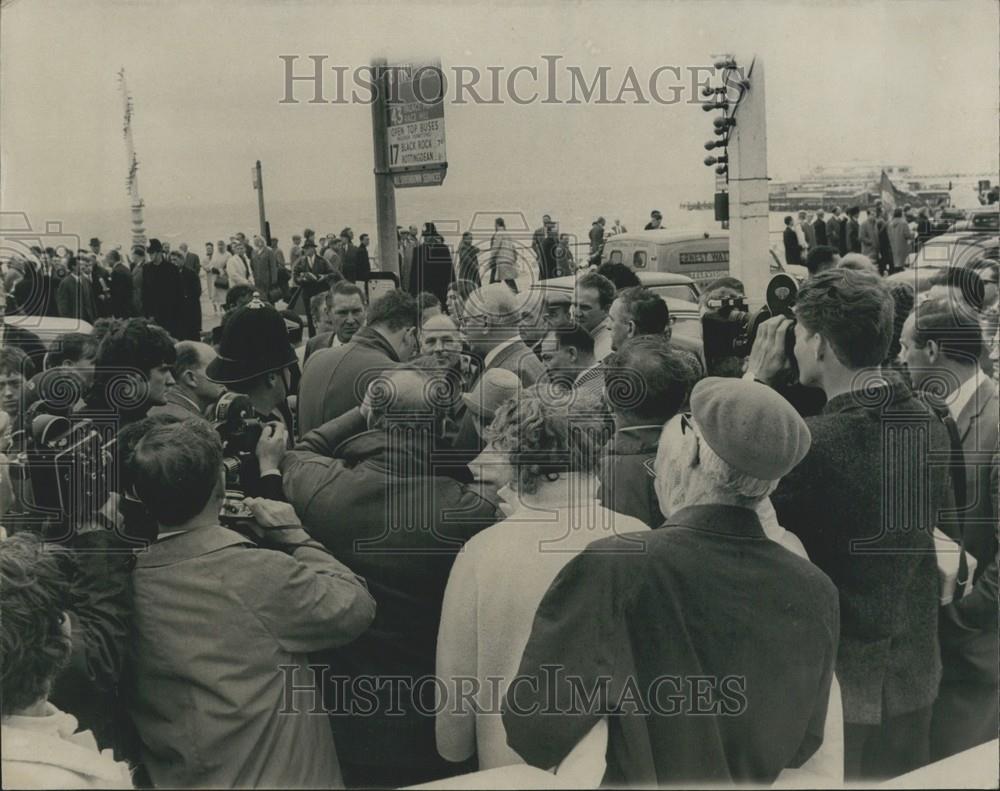 Press Photo Angry car workers go to Brighton - Historic Images