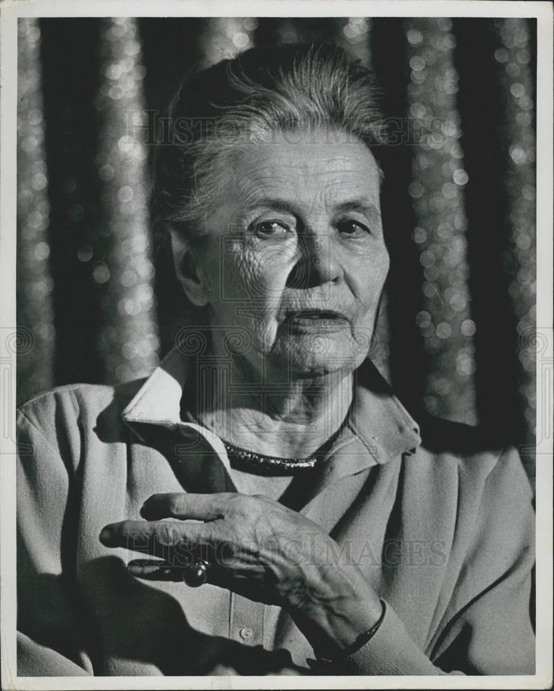 1980 Press Photo Alva Myrdahl to receive the Albert Einstein Award. - Historic Images