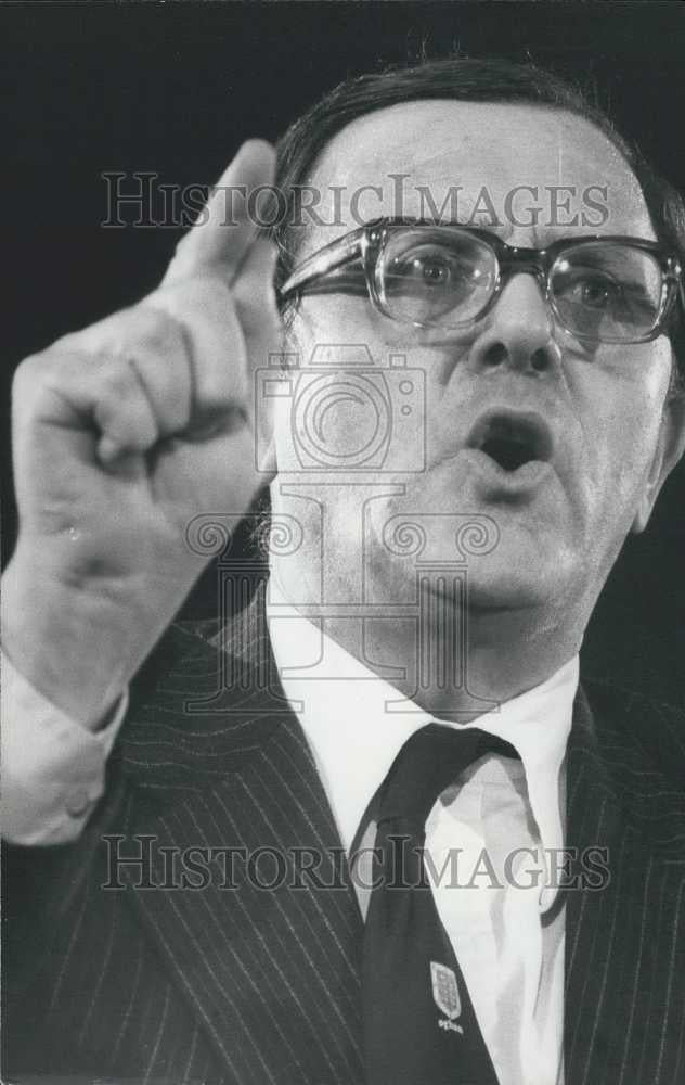 1977 Press Photo Home Secretary Merlyn Rees - Historic Images