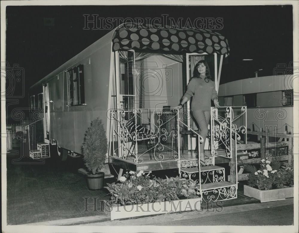 Press Photo International Caravan Exhibition London Earls Court Sally Taylor - Historic Images