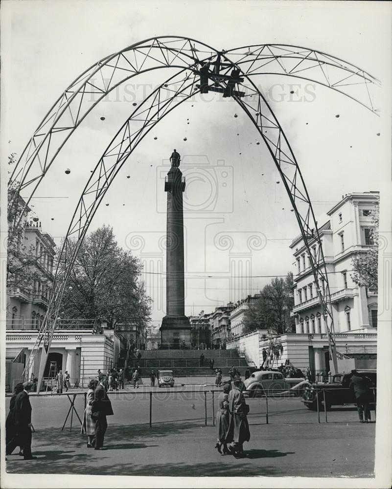 1953 Press Photo Duke of York Statue, Coronation Decorations - Historic Images