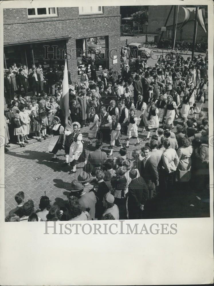 Press Photo Rare Fast Selisian Marriage. Married within 2 Minutes of Decision - Historic Images