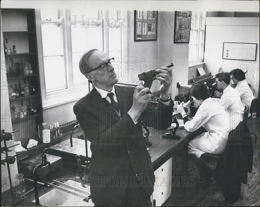 Press Photo 56-year-old Dr. Henry James Walls - Historic Images