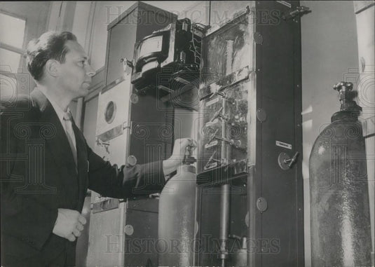 Press Photo Mice's blood cancer cured by Russian scientist - Historic Images