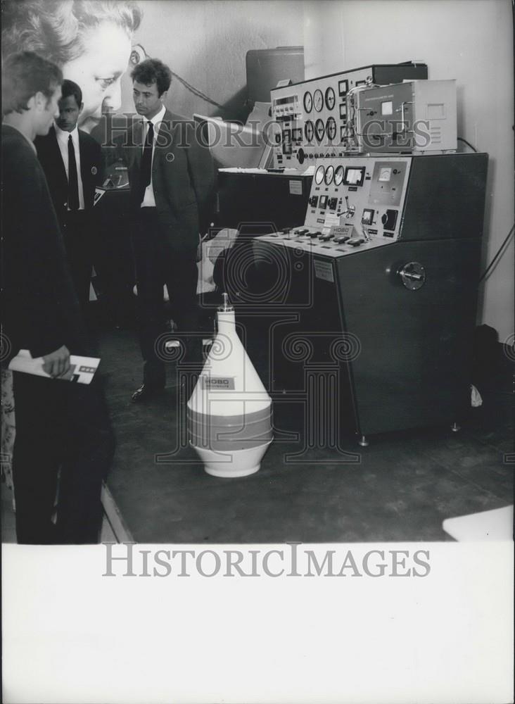 1969 Press Photo New Product of the Physical Institute at the Bulgarian Academy - Historic Images