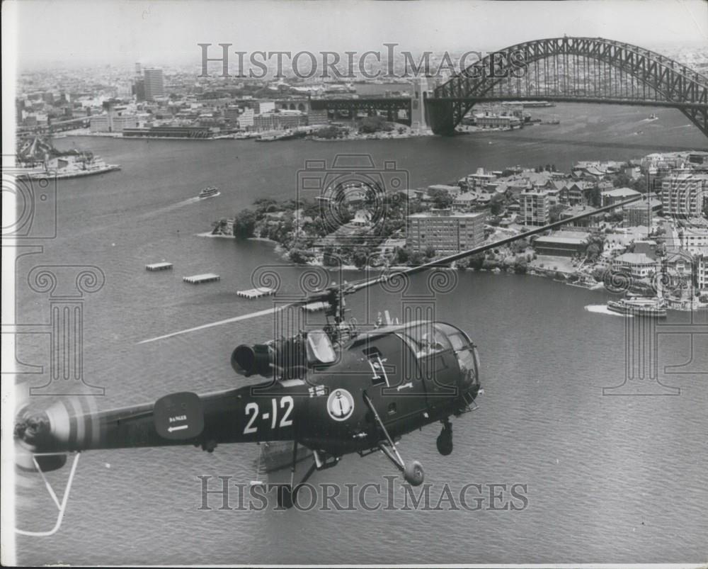 1965 Press Photo Helicopters Fly Under Sydney Harbour Bridge - Historic Images