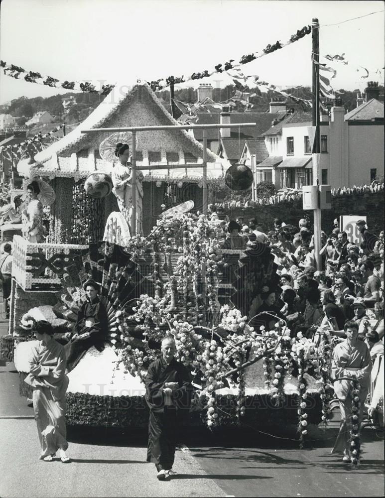 1970 Press Photo Parade, Battle Of Flowers, Float Hanna Matsuri - Historic Images