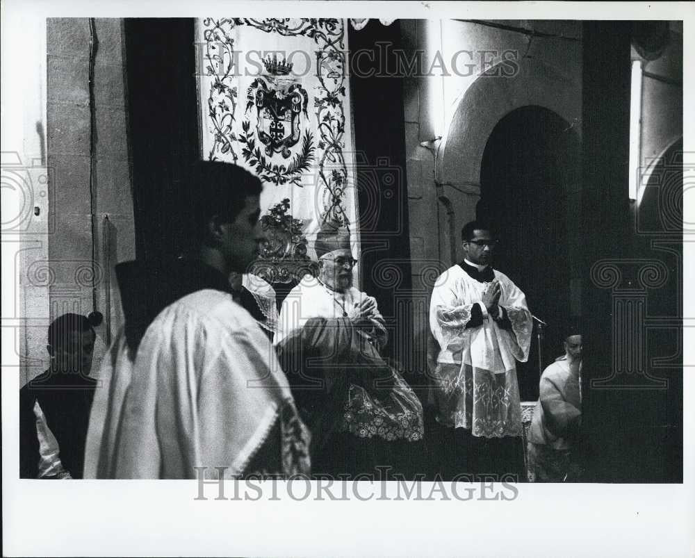 Press Photo Latin Patriarch Gori Celebrates Christmas Eve Mass - Historic Images