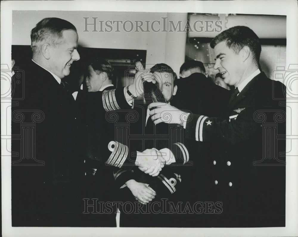 1955 Press Photo American Pilot Lands On British Carrier HMS Bullwark - Historic Images