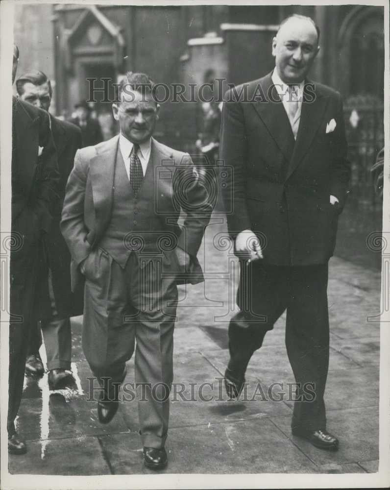 1959 Press Photo Ex-H.P. Sued A Recehorse Former M.P. MR. John - Historic Images