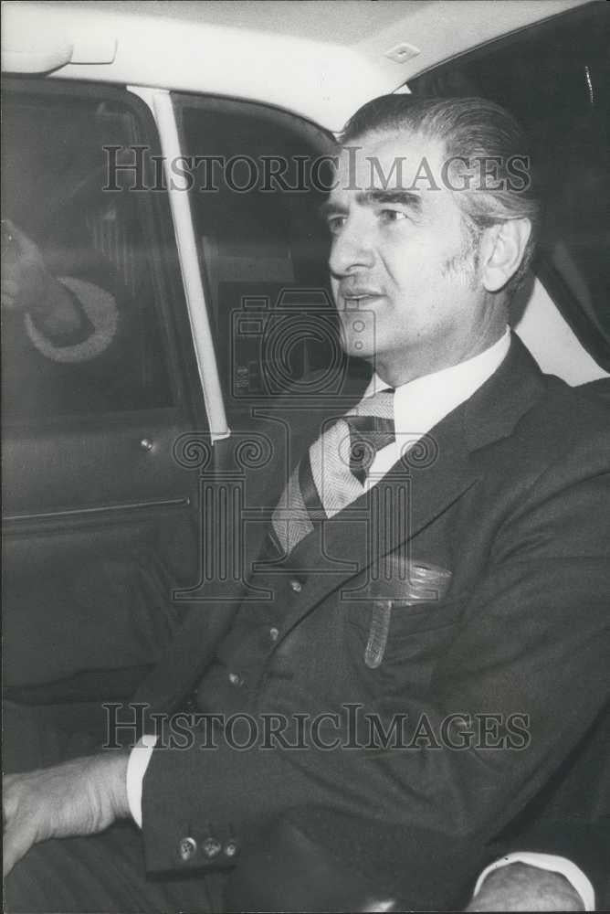 1975 Press Photo Chrysler Chief Meets Mr Variey the Minister of Industry - Historic Images