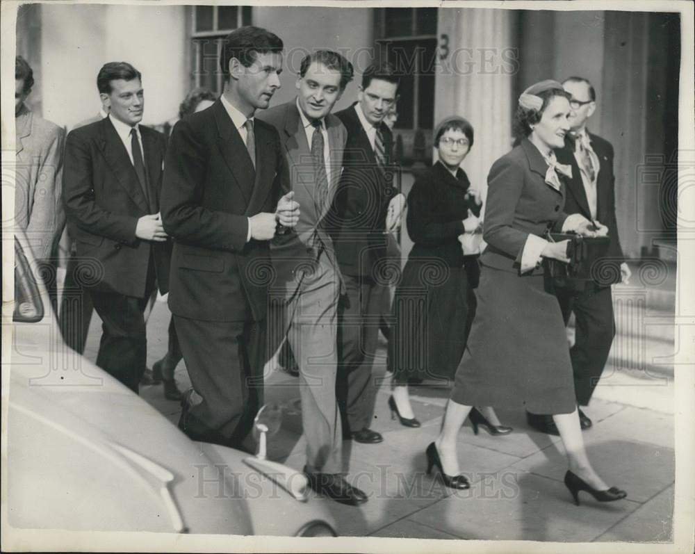 1955 Press Photo Captain Townsend Visiting Marquis Of Abergavenny - Historic Images