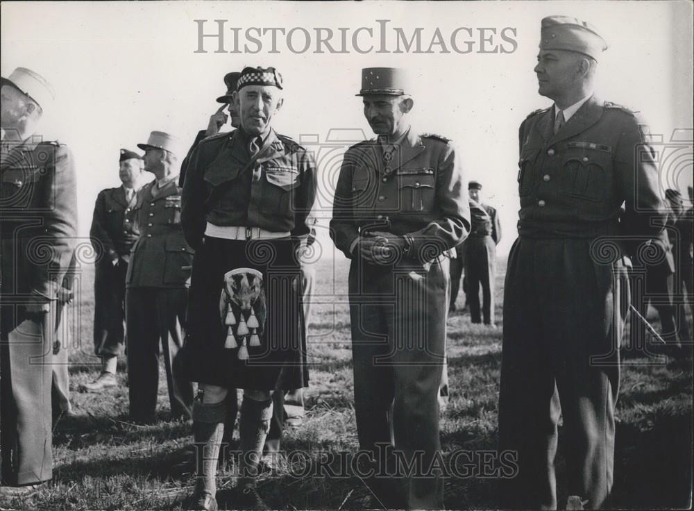 1953 Press Photo French Army Manoeuvres General Mac Nab Military Attache - Historic Images