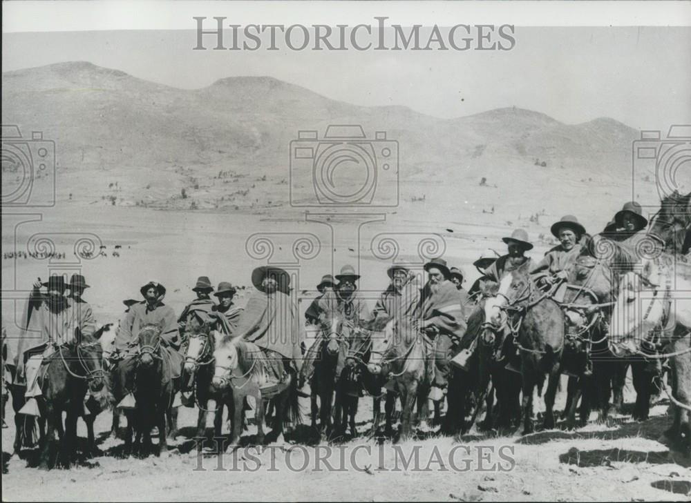 Press Photo Group Of The Mountain Horsemen Of Peru - Historic Images