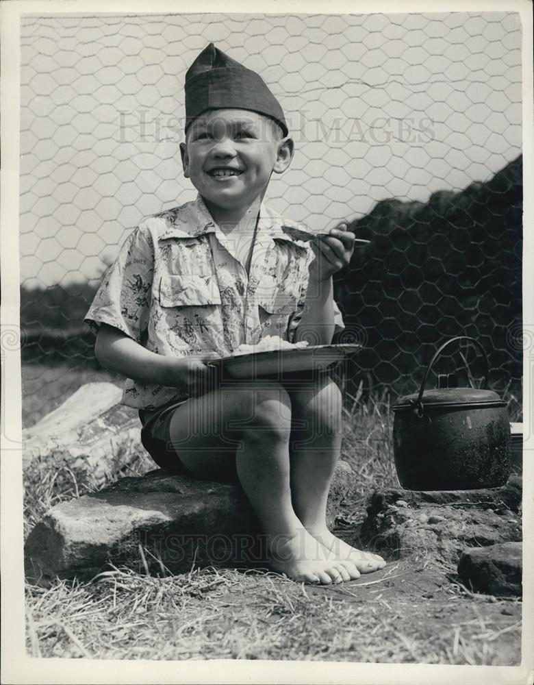 1954 Press Photo United Nations Boys Club Summer Camp in Cheshire Camo Day - Historic Images