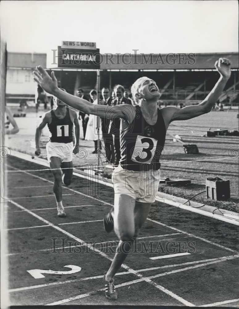 1966 Press Photo Russia's Gennadiy Khlystov Winning 10,000 Meter Race - Historic Images
