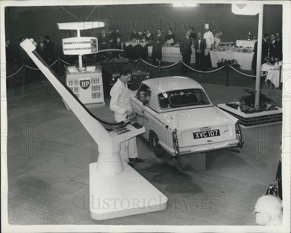 Press Photo autovista new type of Automatic fuel dispenser by b.p. - Historic Images